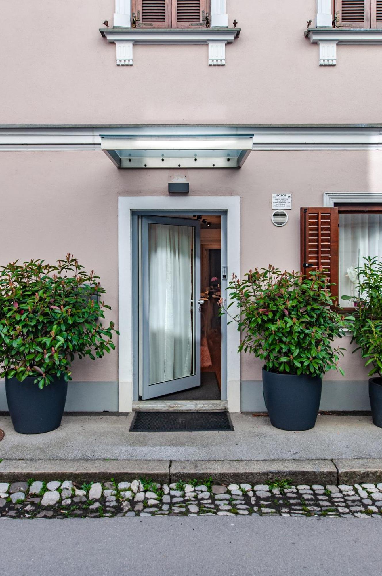 Six In The City Apartment, ليوبليانا المظهر الخارجي الصورة